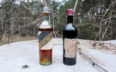 Polští hledači pokladů našli v bunkru osmdesát let staré nacistické víno
